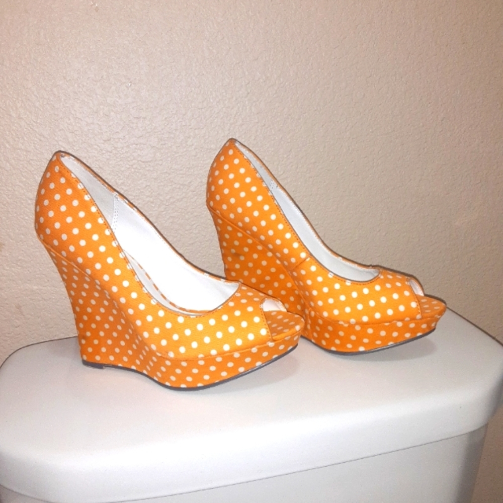Bright orange polka dots Michael Antonio high heel wedges peep toe shoes size 8
